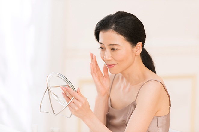 Níu tuổi xuân bằng 20 lần dao kéo, Lê Giang vẫn khó tránh khỏi khuyết điểm làn da tuổi U50 - 12