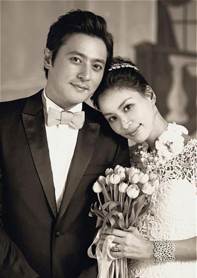 Sau scandal chồng amp;#34;săn gái trẻamp;#34;, vợ Jang Dong Gun khoe ảnh mới, nhìn nhan sắc U50 mới sốt - 7