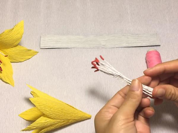 Cách làm hoa giấy đẹp đơn giản để trang trí - 11