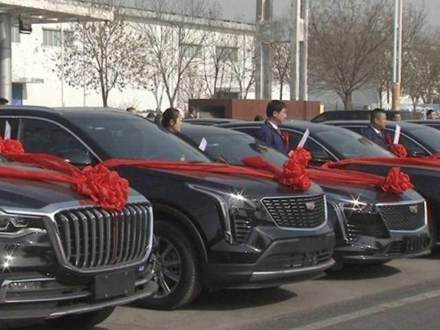 Cuối năm, công ty thưởng 40 ô tô cho nhân viên xuất sắc gây xôn xao