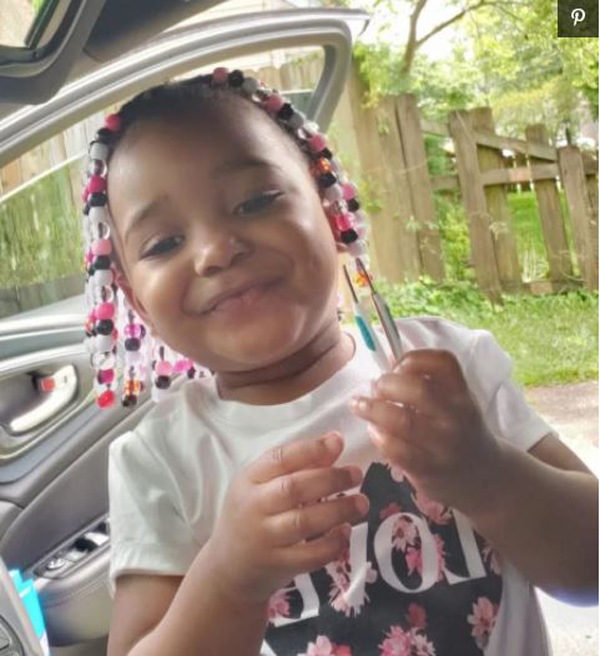 Her 2-year-old daughter died at kindergarten, her parents were dumbfounded when looking at the reflection on TV - 1