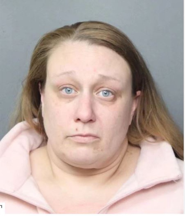 Her 2-year-old daughter died at kindergarten, her parents were dumbfounded when looking at the reflection on TV - 3