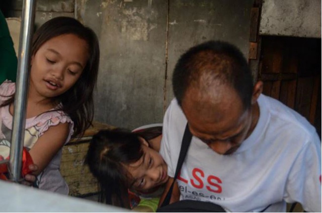 The changing life of a father in a picture staring at his children eating fried chicken - 11