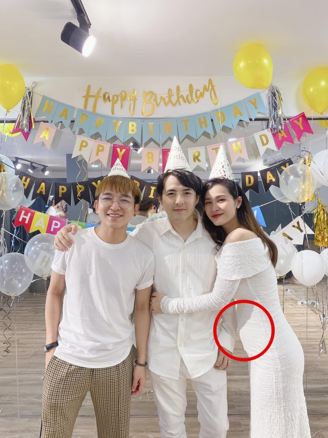 Chồng đăng ảnh amp;#34;dìmamp;#34; vợ sau sinh: Đàm Thu Trang mặt mộc kém sắc, Đông Nhi vòng 2 lớn - 5