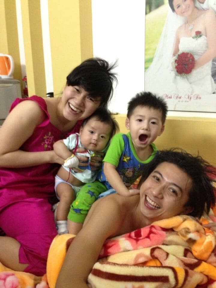 Chồng đăng ảnh amp;#34;dìmamp;#34; vợ sau sinh: Đàm Thu Trang mặt mộc kém sắc, Đông Nhi vòng 2 lớn - 13