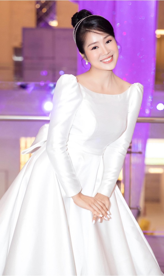 Chồng đăng ảnh amp;#34;dìmamp;#34; vợ sau sinh: Đàm Thu Trang mặt mộc kém sắc, Đông Nhi vòng 2 lớn - 10