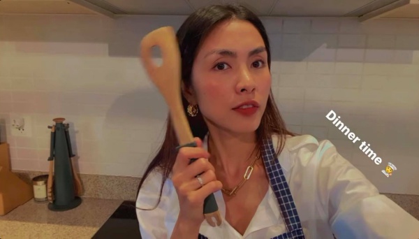 Vào bếp mà không đầu bù <a href='https://www.tóc.vn/' target='_blank'>tóc</a> rối, Tăng Thanh Hà tỏa sáng nhờ làn da căng mịn miễn chê - 1