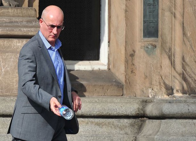 Seeing the wedding photo of the husband but the bride is not me, the wife realizes in shock - 3