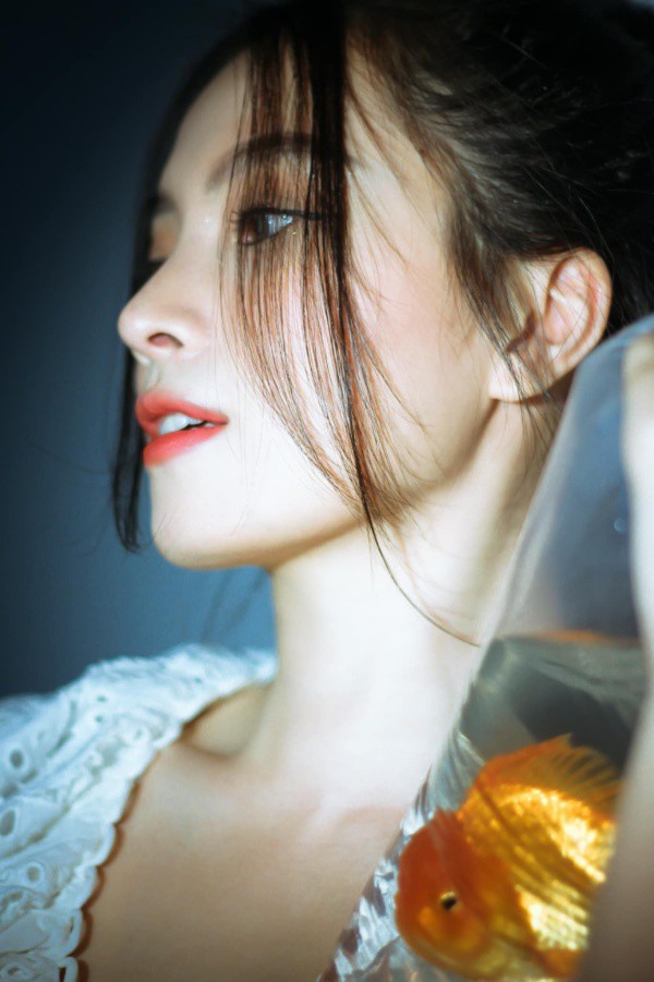 Nữ người mẫu Việt sở hữu nụ cười tươi sáng như ánh nắng làm bao con tim thổn thức - 6