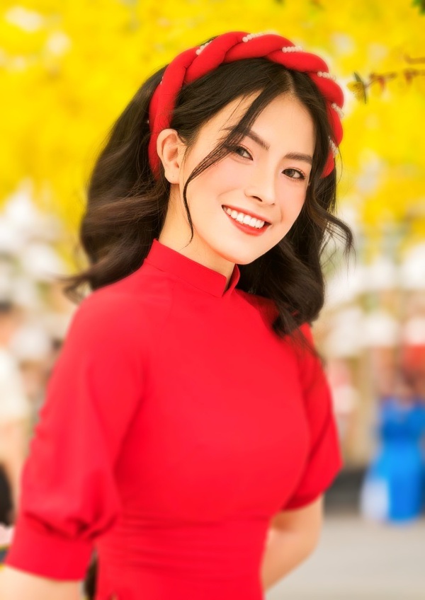 Nữ người mẫu Việt sở hữu nụ cười tươi sáng như ánh nắng làm bao con tim thổn thức - 8