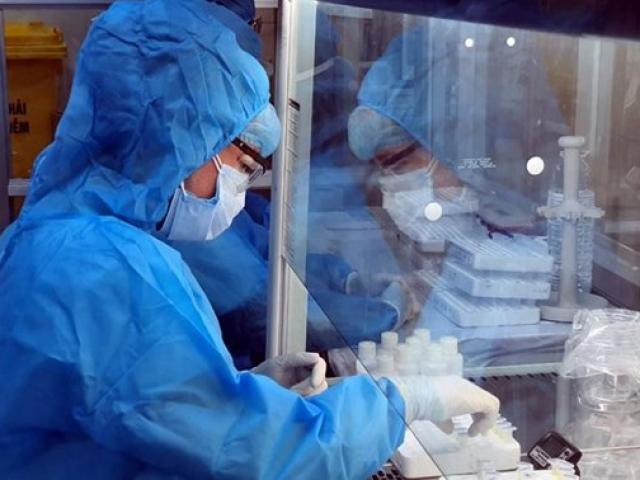 COVID-19 ngày 5/3: Phát hiện 2 biến chủng virus SARS-CoV-2 từ Anh vào Việt Nam