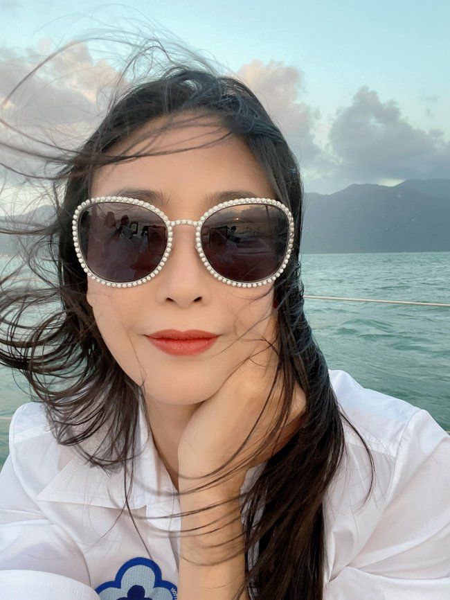 Sau bao năm để tóc dài, Hà Kiều Anh cắt ngắn mái tóc, trẻ trung nhìn hoài không ra - 5