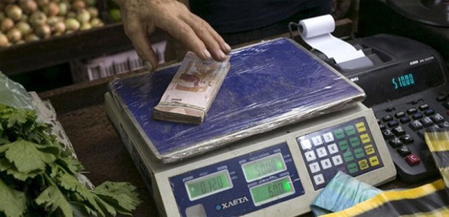 Đất nước nhiều hoa hậu nhất, giá xăng rẻ nhất nhưng 2 chồng tiền ... - Eva.vn 35 Đất nước nhiều hoa hậu nhất, giá xăng rẻ nhất nhưng 2 chồng tiền mới mua được 1 bịch bỉm - 11