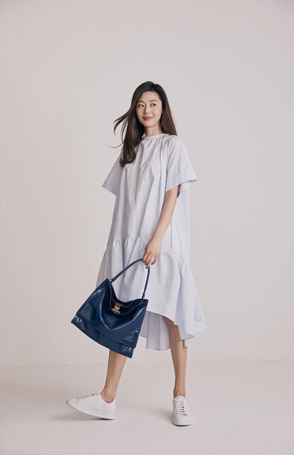 Hội mỹ nhân U40 xứ Hàn đều yêu thích một kiểu váy, chẳng cầu kỳ mà lại đẹp thanh lịch - 4