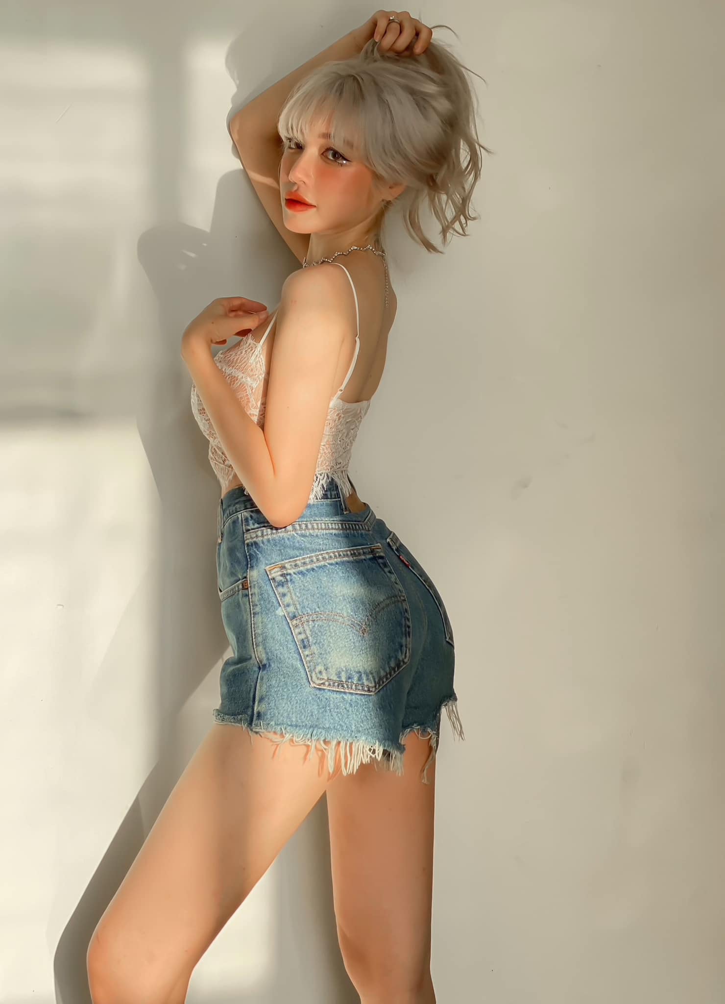 Elly Trần đổi màu tóc trắng, style thời trang từ dịu dàng tiên tử hóa bad girl cool ngầu - 6