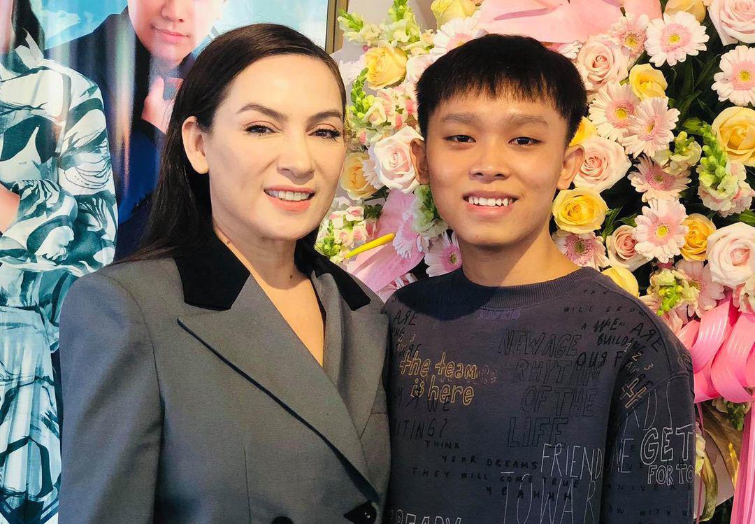 Phi Nhung: amp;#34;Không dạy được con sẽ đưa vào trại lính, ai chửi là phù thuỷ cũng chịuamp;#34; - 1