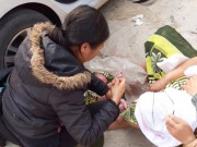 Mẹ bầu người Mông chuyển dạ trên taxi, sinh con gái 3,6kg bên vệ đường