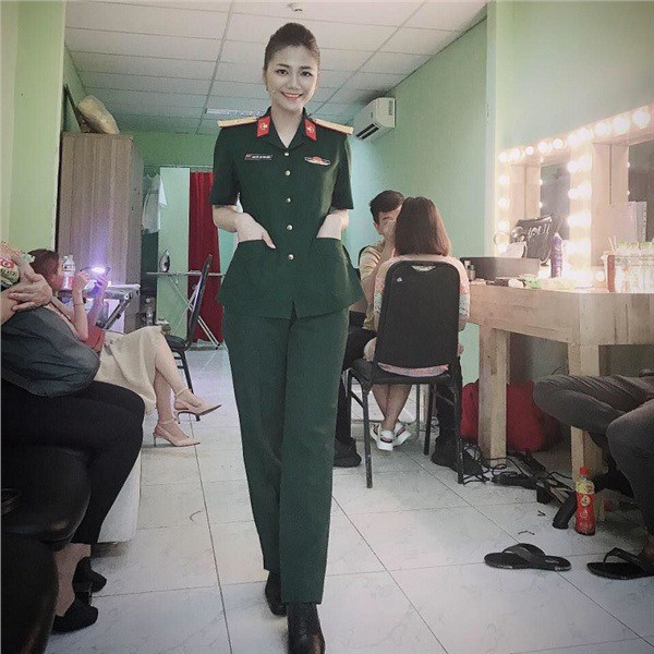 Không váy vóc điệu đà, những cô gái này được cảm mến bởi mặc quân phục quá xinh! - 7