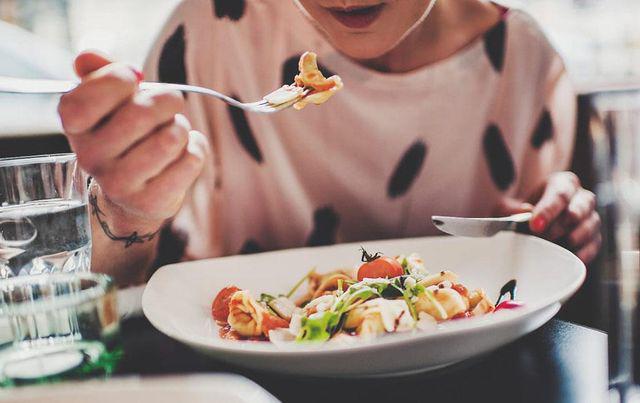 Tiến sĩ Nhật chia sẻ bí quyết amp;#34;lão hóa ngượcamp;#34;, 58 tuổi trẻ khỏe như 30 tuổi nhờ 3 việc - 4