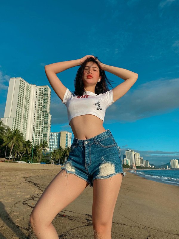 Mỹ nữ Nha Trang khoe đường cong uốn lượn không thua người mẫu - 5