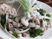 Từ cảnh rút sán dây kinh dị trong lòng lợn, chuyên gia cảnh báo 2 mối nguy từ món lòng