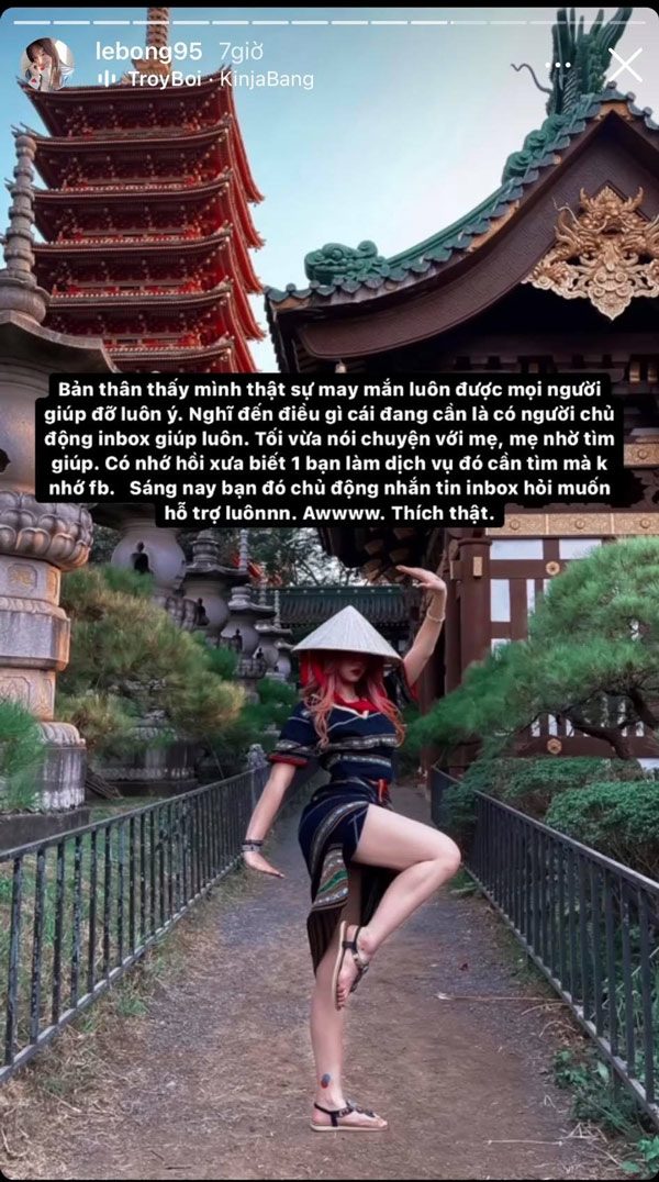 Đi chùa diện đầm xẻ tà cao đến mông, tạo dáng phản cảm, hot girl bị CĐM góp ý - 3