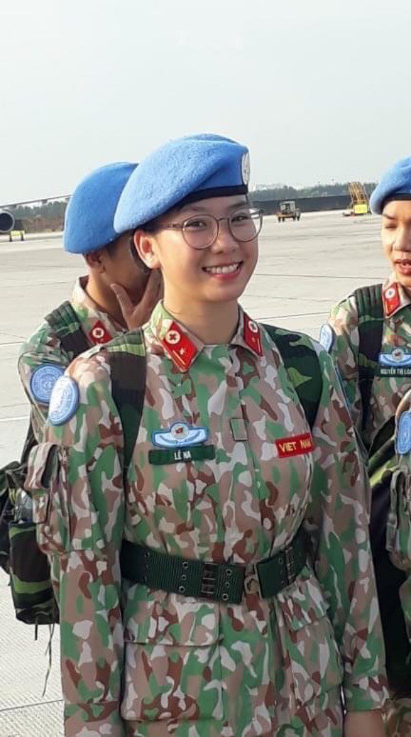 Nhan sắc đẹp tựa Hoa hậu của nữ thiếu uý miền Tây làm dân mạng điêu đứng  - 5