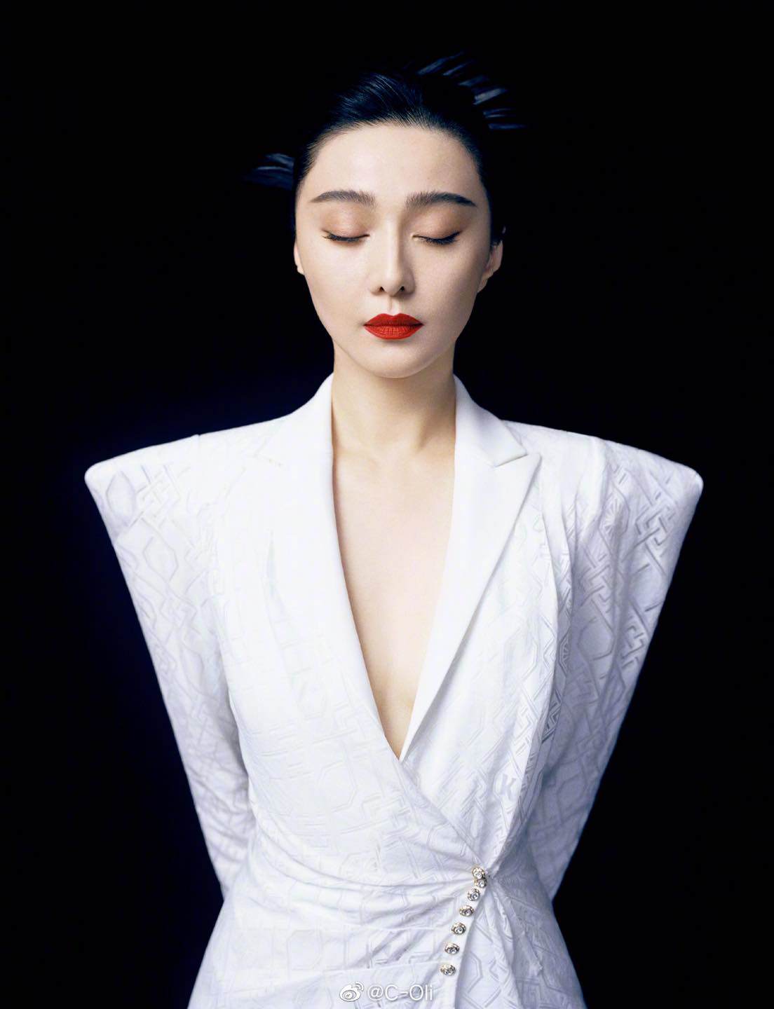 Đụng tóc kiểu cánh chim bay, Lan Ngọc ngọt ngào bao nhiêu, Phạm Băng Băng quyền lực bấy nhiêu - 2