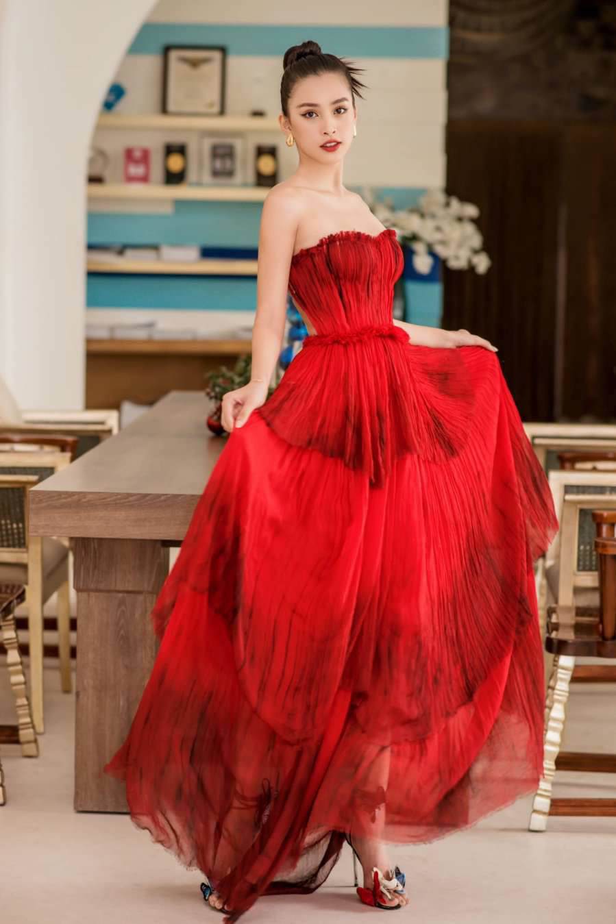 Đụng tóc kiểu cánh chim bay, Lan Ngọc ngọt ngào bao nhiêu, Phạm Băng Băng quyền lực bấy nhiêu - 10