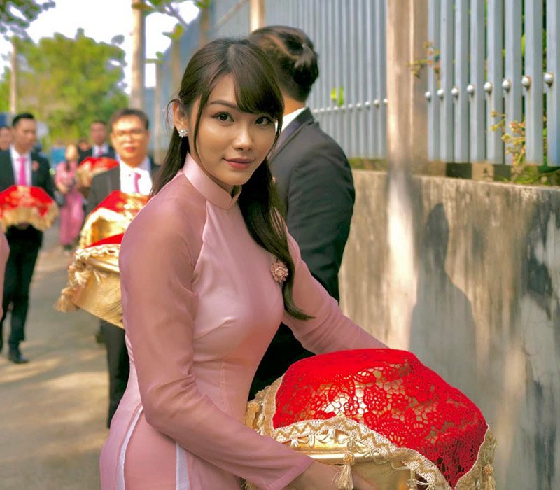 Kiều Trinh được mệnh danh là "nữ hoàng cảnh nóng" của màn ảnh Việt. Cô có con gái xinh đẹp và tài năng tên là Thanh Tú.
