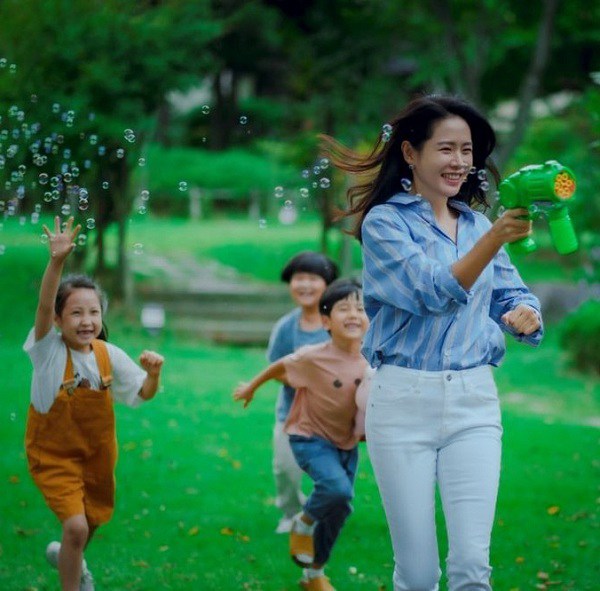 Thời trang của Son Ye Jin trong phim mới gây sốt: vừa trẻ vừa sang như nữ thần - 6