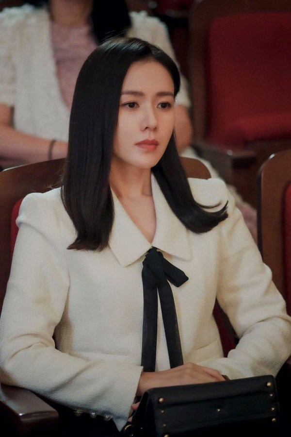 Thời trang của Son Ye Jin trong phim mới gây sốt: vừa trẻ vừa sang như nữ thần - 3