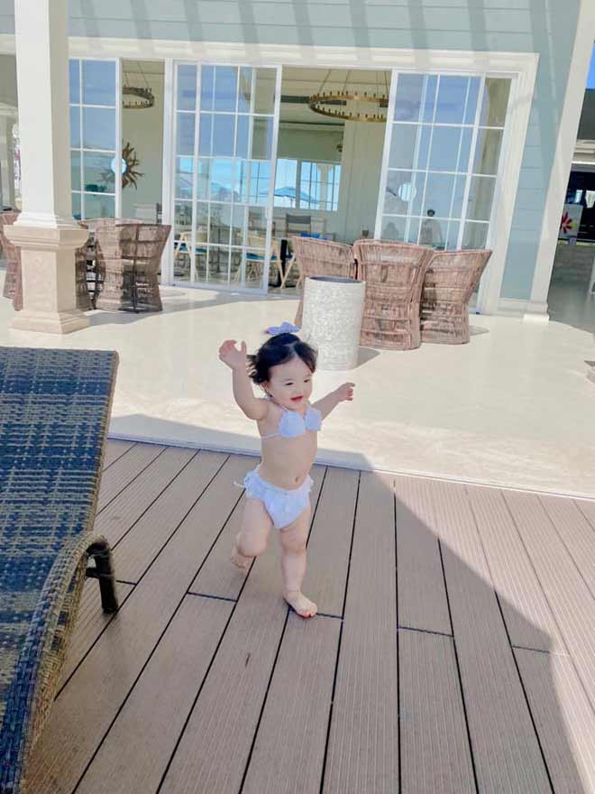 Đông Nhi định cho con gái thi hoa hậu tương lai, 1 tuổi đã tập khoe dáng với bikini - 7