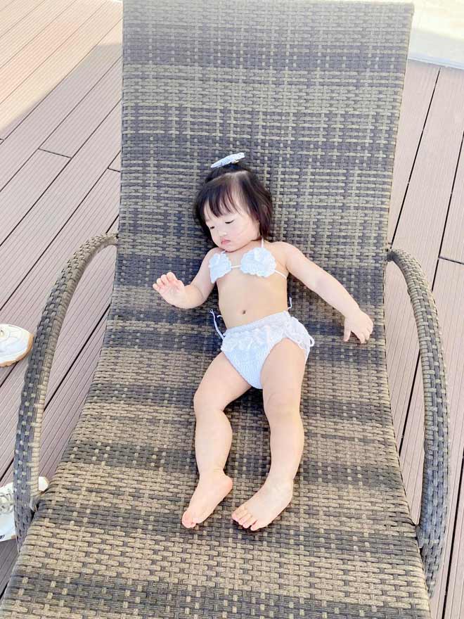 Đông Nhi định cho con gái thi hoa hậu tương lai, 1 tuổi đã tập khoe dáng với bikini - 3