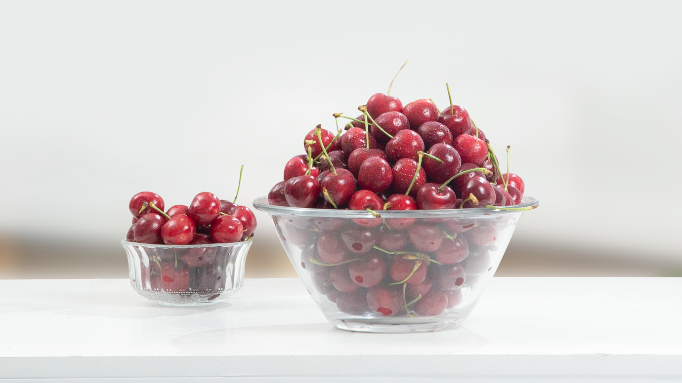 Hãy chiêm ngưỡng những hình ảnh tuyệt đẹp về những quả đỏ cherry mọng nước và ngọt ngào. Bạn sẽ khám phá ra sự tươi trẻ và tinh tế của màu đỏ cherry.