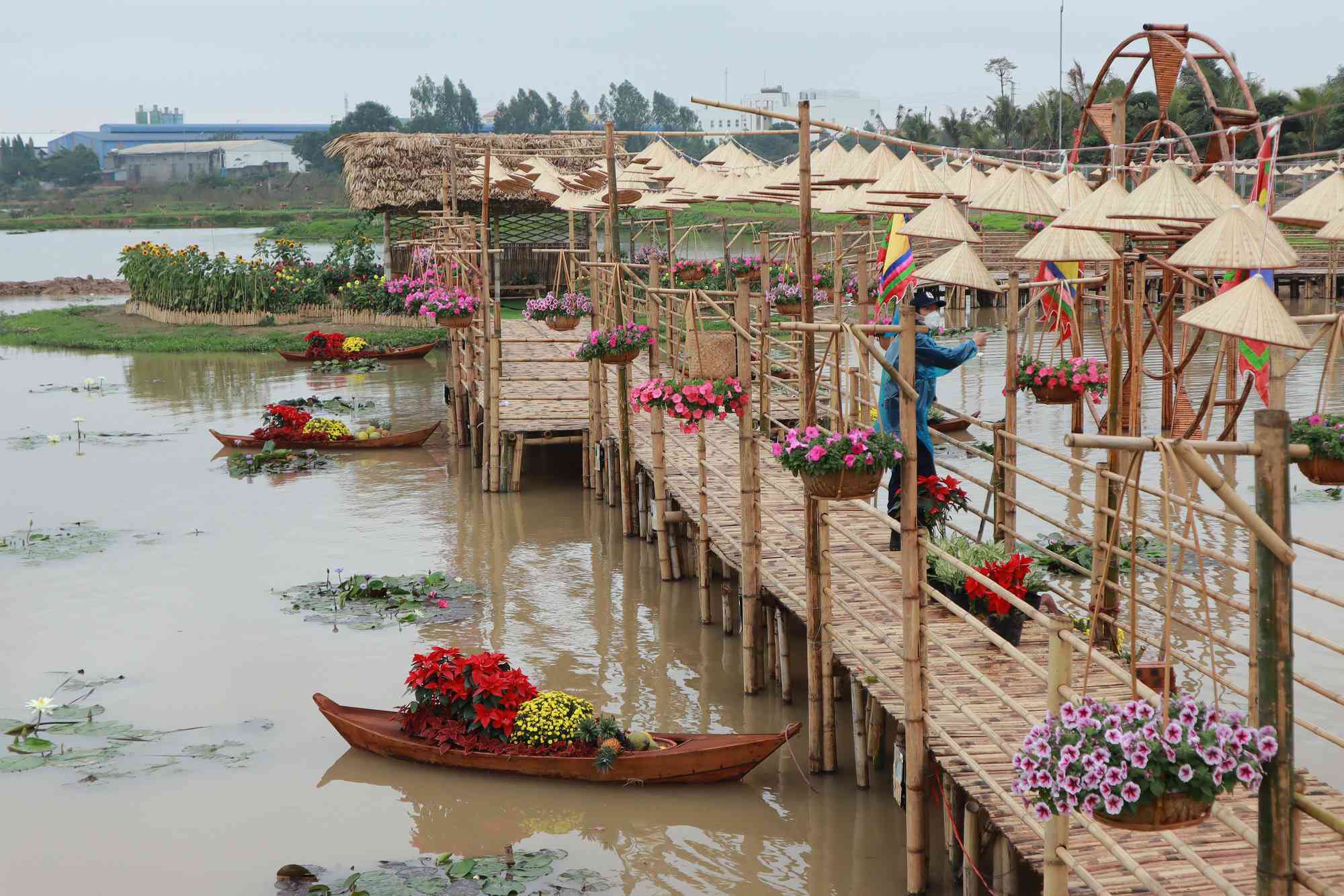 Địa điểm du xuân “nhất định phải đến” dịp Tết Nhâm Dần 2022: Phố Tết tuyệt đẹp tại Hoài Đức - 4