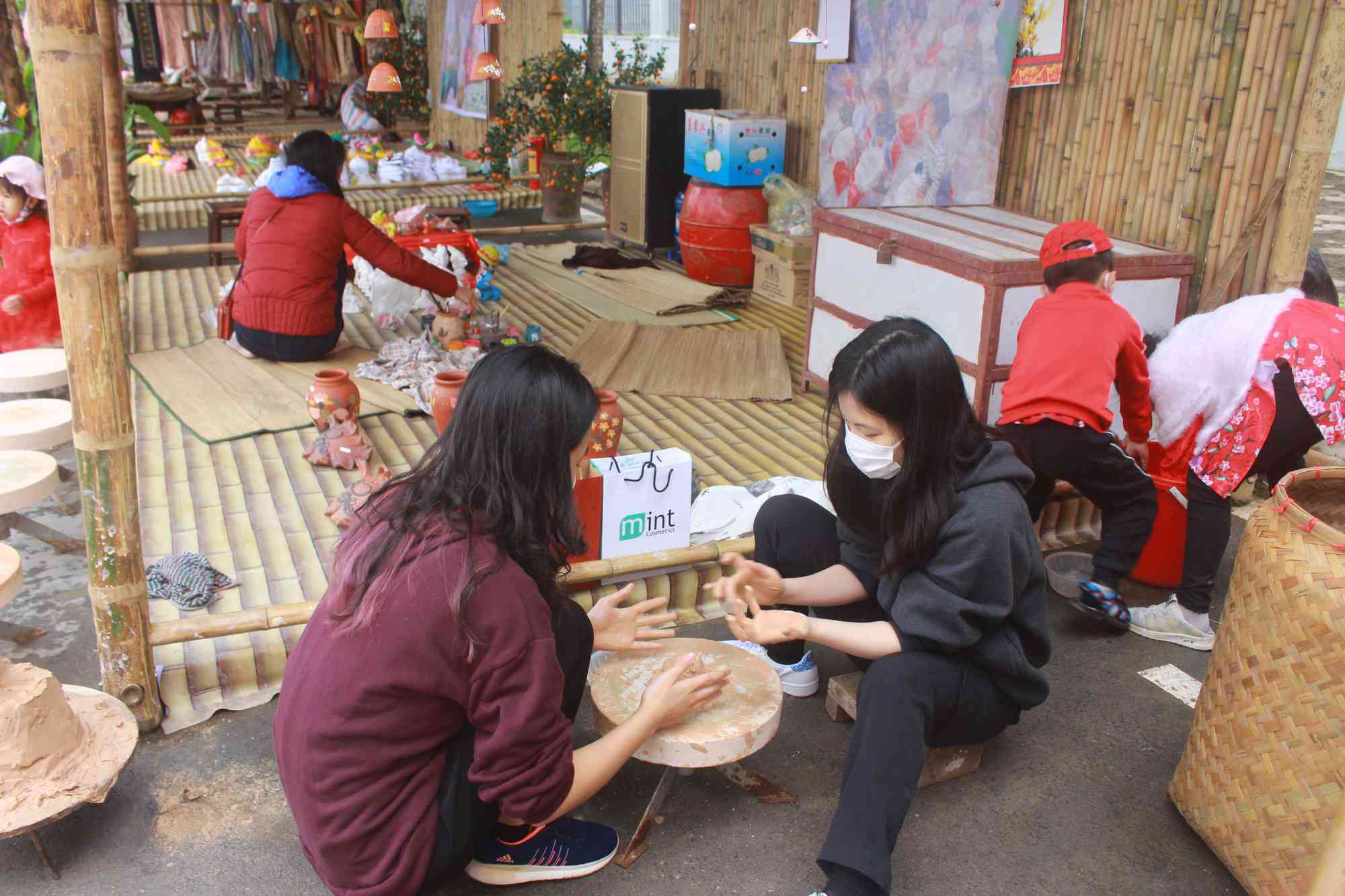 Địa điểm du xuân “nhất định phải đến” dịp Tết Nhâm Dần 2022: Phố Tết tuyệt đẹp tại Hoài Đức - 6