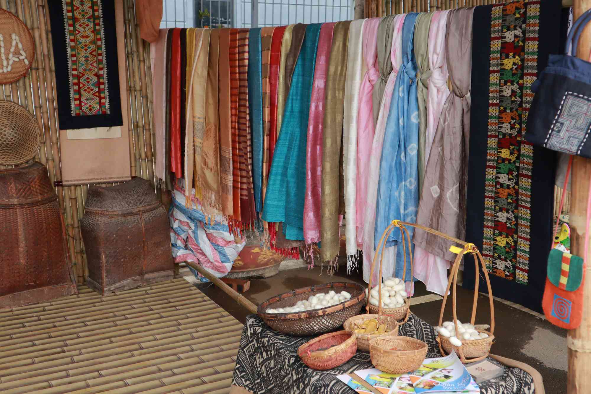 Địa điểm du xuân “nhất định phải đến” dịp Tết Nhâm Dần 2022: Phố Tết tuyệt đẹp tại Hoài Đức - 7