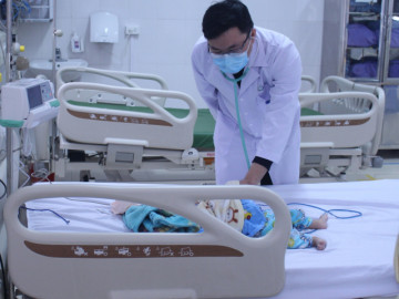 Bé 5 tháng tuổi Quảng Ninh ngộ độc thuốc nhỏ mũi, mẹ tuyệt đối tránh thuốc này cho con nhỏ