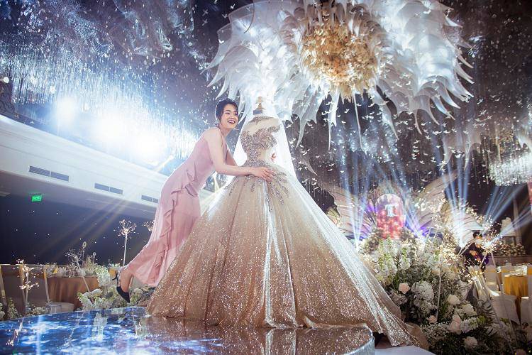 Cô dâu lộng lẫy nhất tháng 10 gọi tên Đỗ Mỹ Linh diện sương sương 5 chiếc váy  cưới tiền tỷ