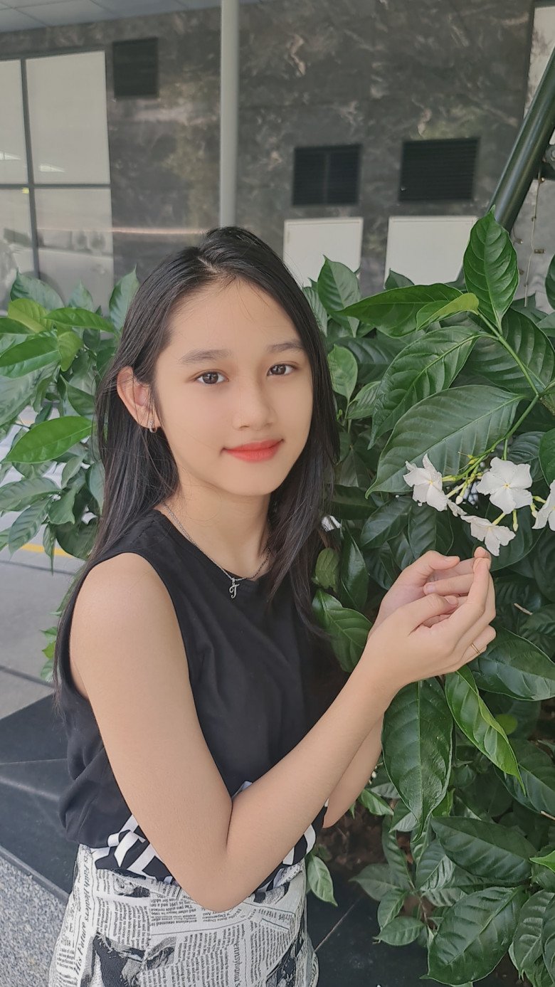 Con gái Minh Tiệp và mỹ nhân Hoa hậu Việt Nam 11 tuổi chân dài mặt ...