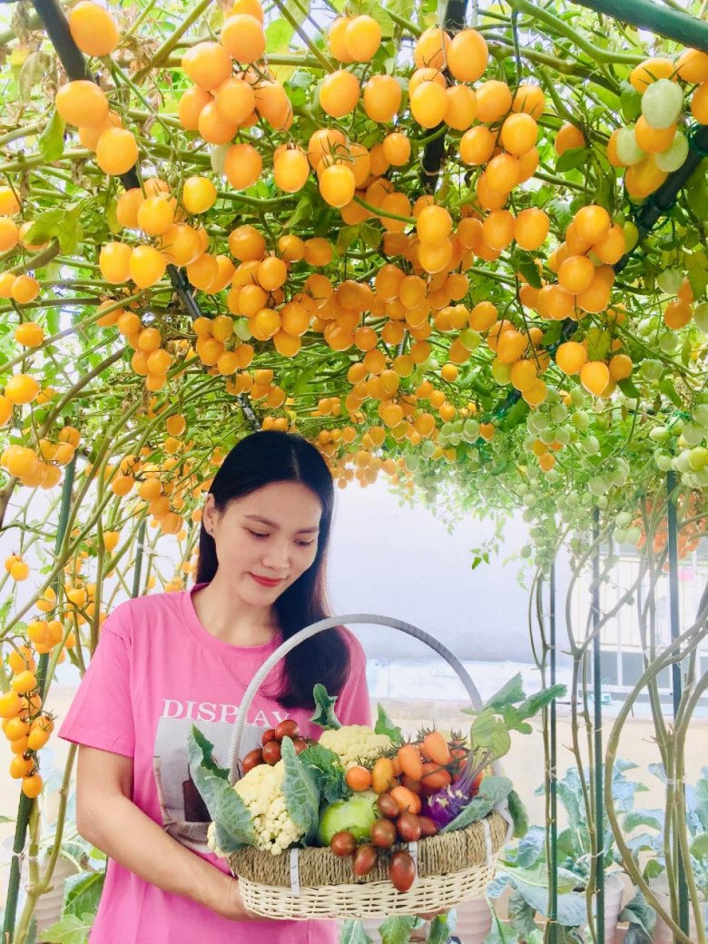Mẹ đảm Sài Gòn chia sẻ bí quyết trồng cà chua sai trĩu quả, thu hoạch 100kg mỗi vụ - 7