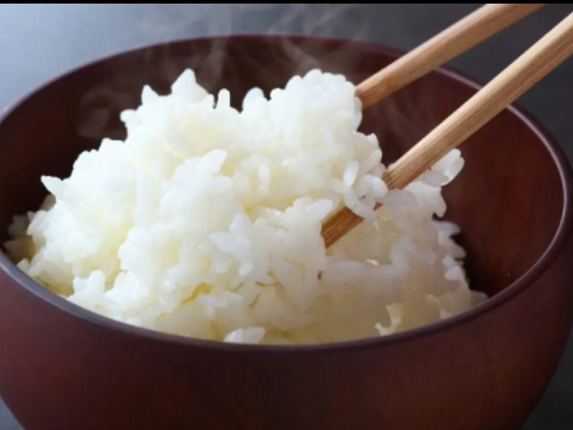 Vì sao nhà khoa học ví ăn cơm trắng như ăn đường? Khác biệt giữa gạo trắng - gạo lứt