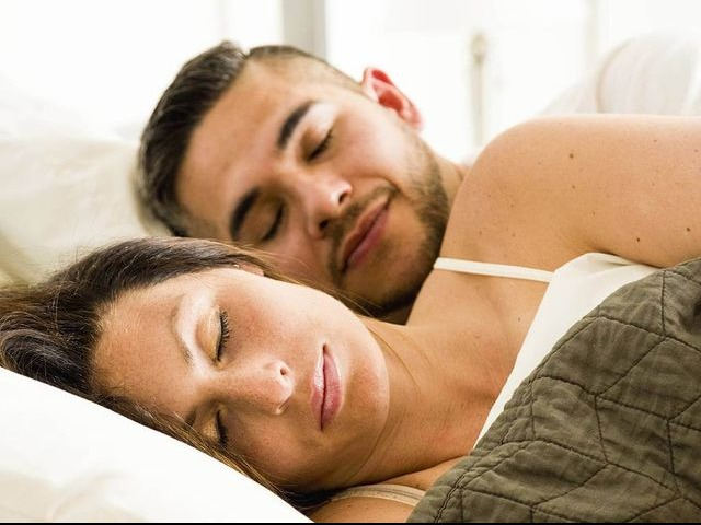 Nhìn tư thế ngủ của vợ chồng để đoán sức khỏe, tư thế cuối ai cũng ghét nhưng tốt nhất