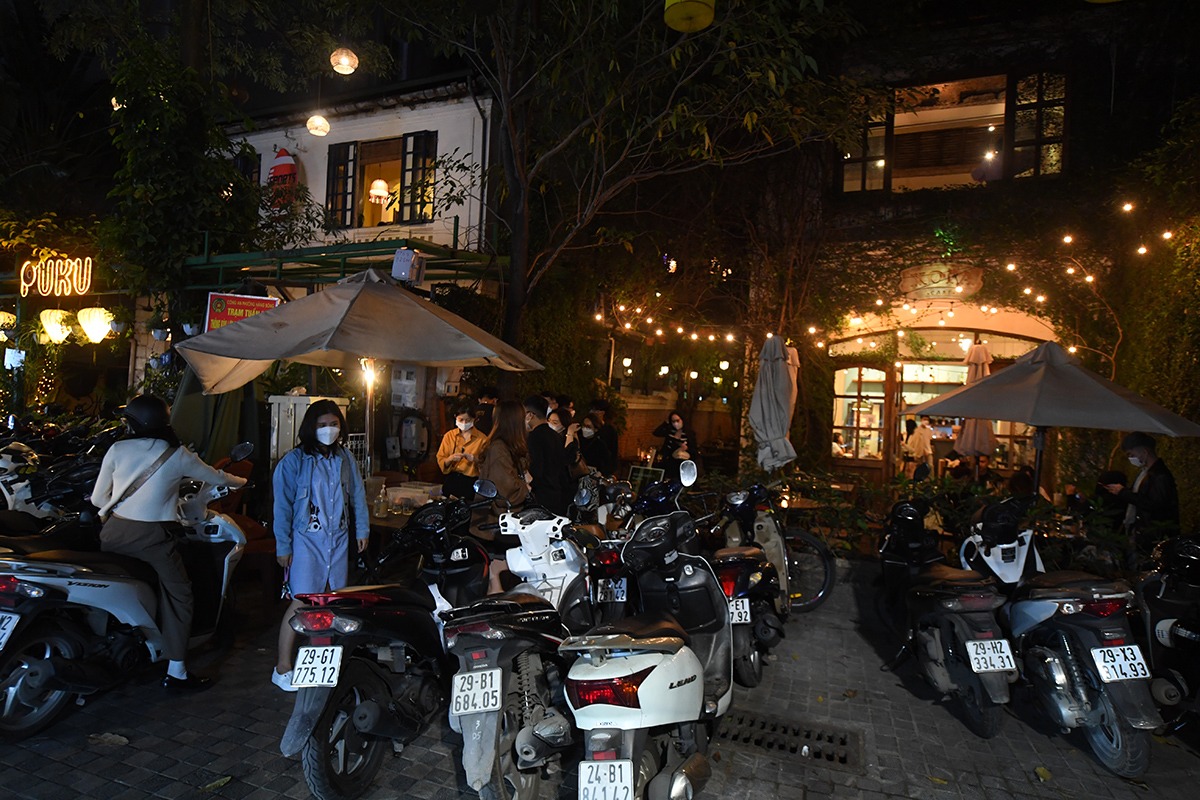 Tạ Hiện và một loạt phố ăn đêm ở Hà Nội nhộn nhịp trở lại sau 21h - 8