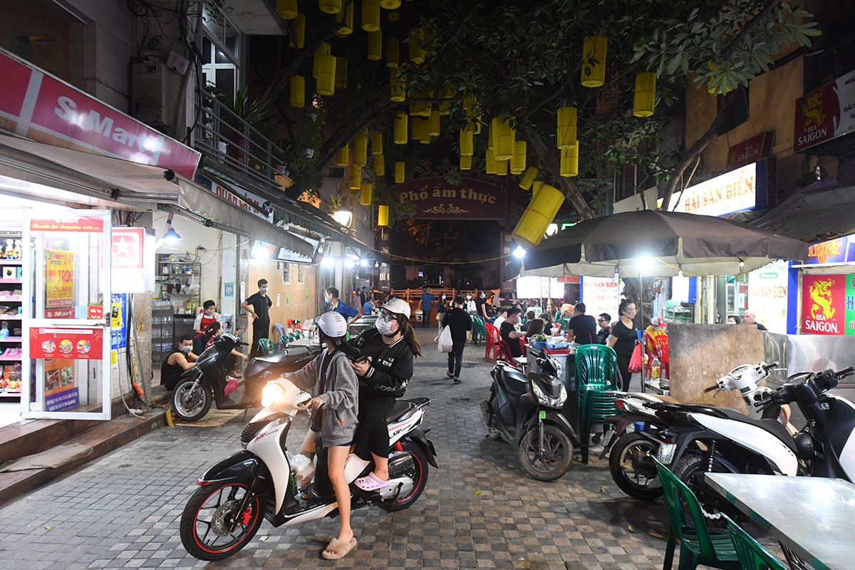 Tạ Hiện và một loạt phố ăn đêm ở Hà Nội nhộn nhịp trở lại sau 21h - 4