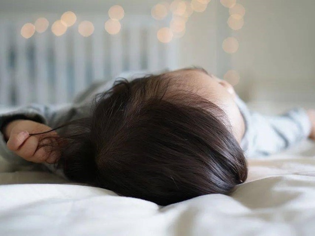 Bé 4 tuổi ngưng thở sau giấc ngủ trưa, nguyên nhân là do thói quen mà nhiều bé hay mắc