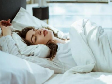 Dáng ngủ có vẻ "vô duyên" nhưng giúp phụ nữ giảm cân, ngừa bệnh phụ khoa, tăng tuổi thọ