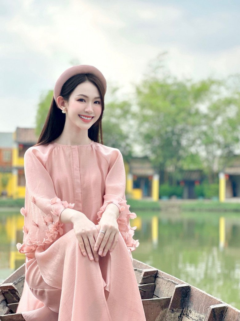 Hoa hậu Đặng Thu Thảo khoe nhan sắc ngọt ngào  Báo Phụ Nữ