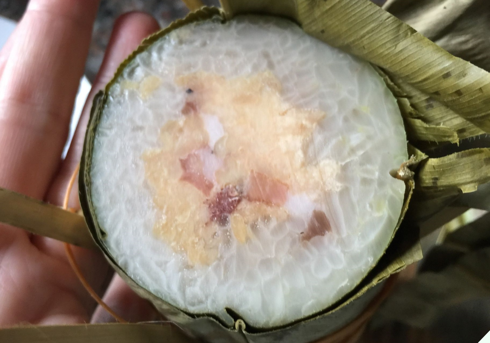 Cách làm bánh tét (bánh đòn) truyền thống bằng lá chuối nhanh, đơn giản ...